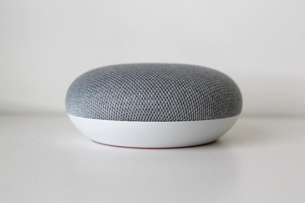 lagijyo team collaborating with smart home technology