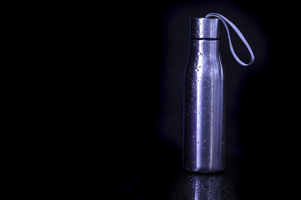 Smart water bottle with hydration tracking and mineral optimization